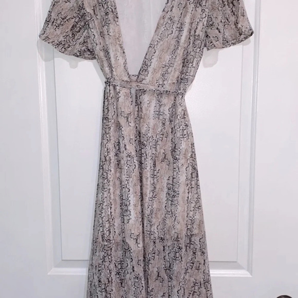 Miami by Francesca’s leopard print wrap maxi dress size xsmall - Picture 6 of 15